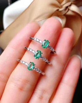 Natural Emerald Dainty Oval Ring