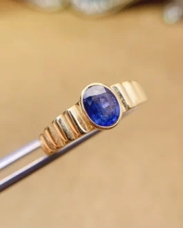 Natural Sapphire Ribbed Gold Ring