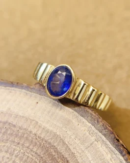 Natural Sapphire Ribbed Gold Ring