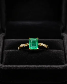 Natural Emerald Twist Shoulder Ring