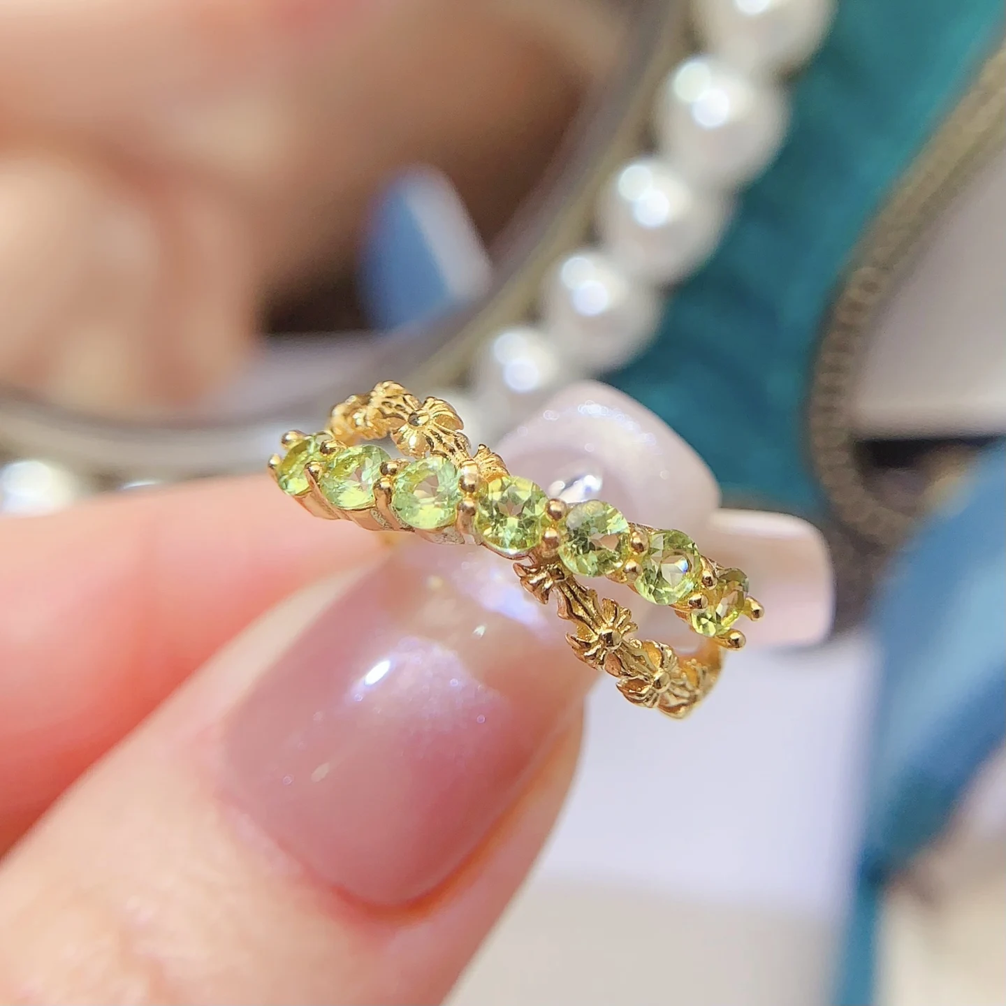 Natural Peridot Zigzag Row Ring - view 1