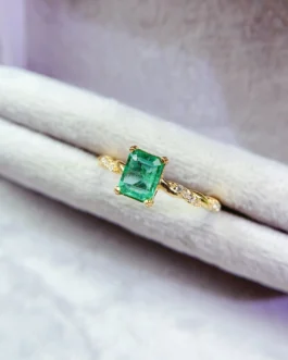 Natural Emerald Twist Shoulder Ring