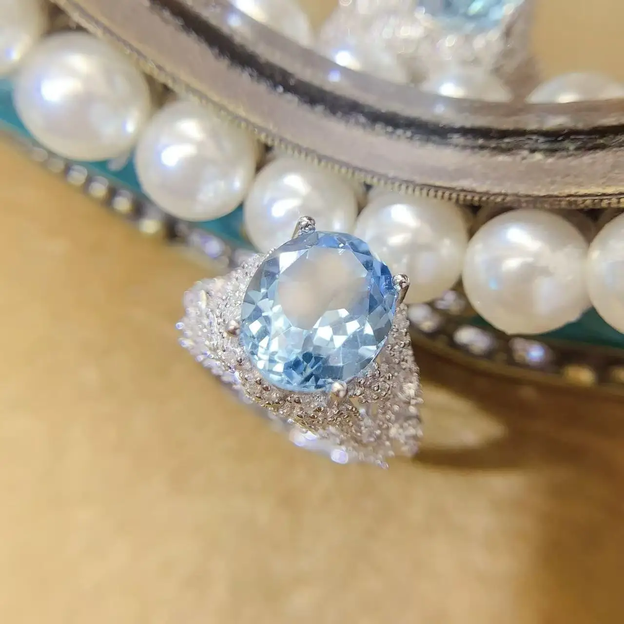 Natural Sky Blue Topaz Ring - view 4