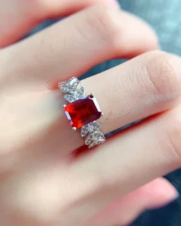 Natural Garnet Leaf Shoulder Ring