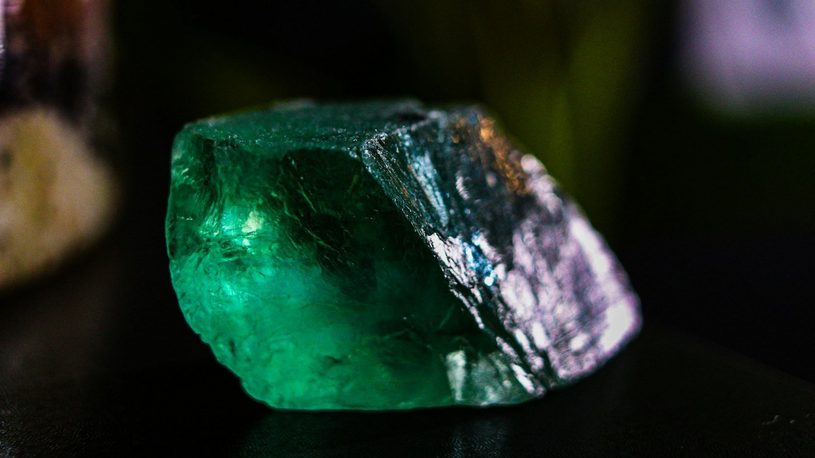 You are currently viewing From Cleopatra’s Mines to Mughal Courts: A Short History of Emeralds in Jewellery